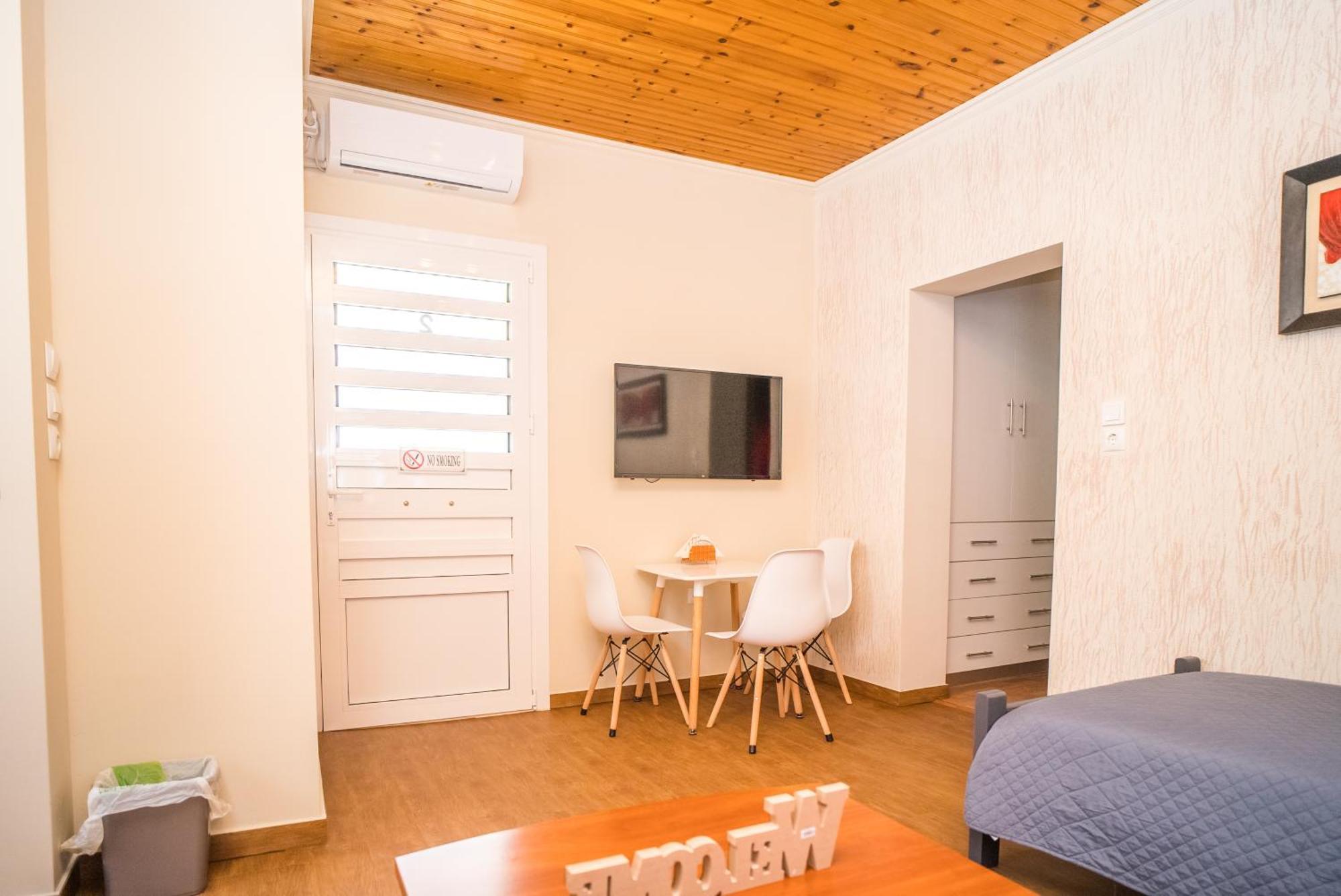 The Dreamhouse Athens Airport Apartment Artemida  Bagian luar foto